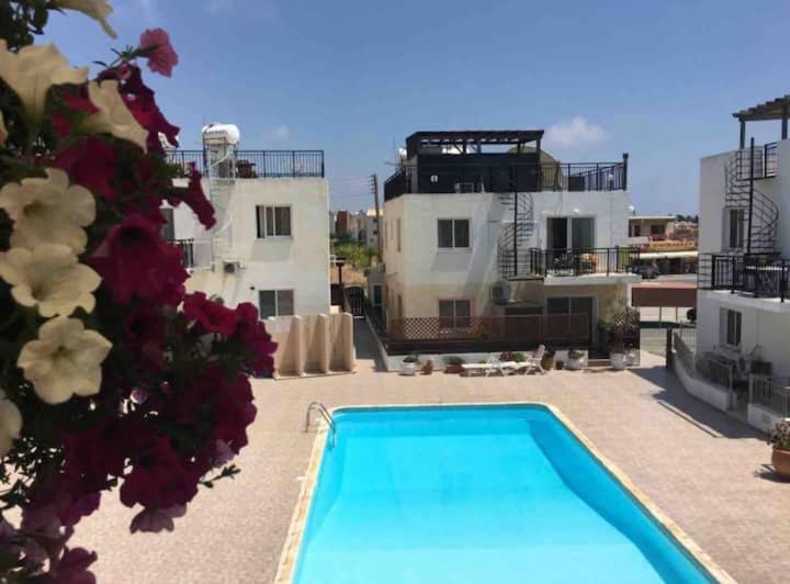 Sunshine Spacious Apartment Paphos